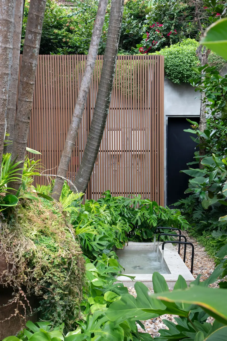 Área verde de 660 m² traduz vínculos emocionais em um projeto vivo e acolhedor