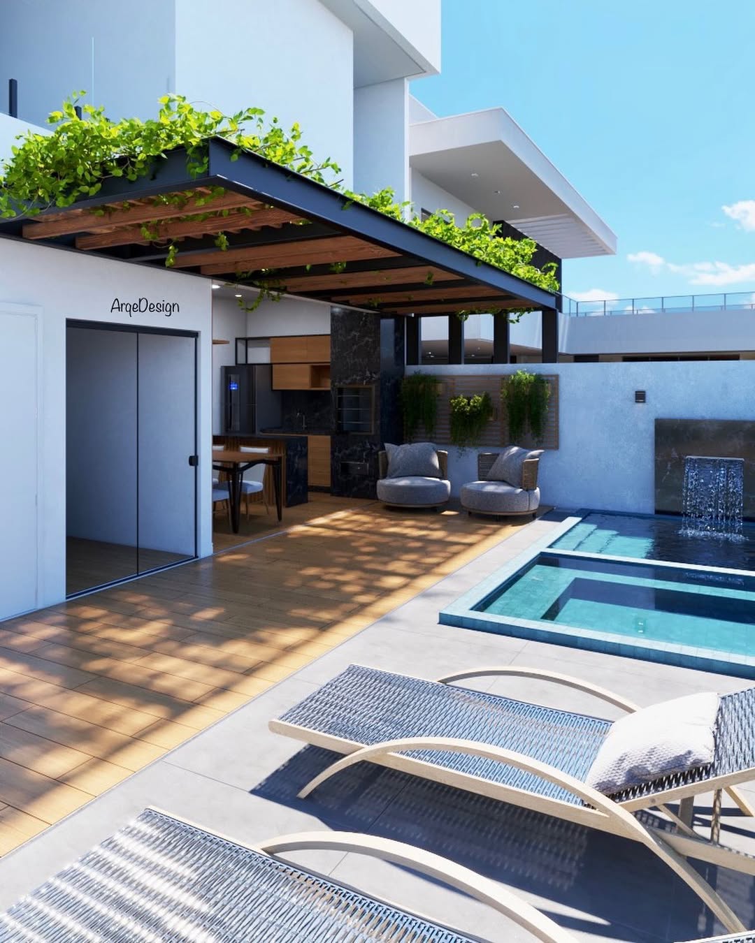 Piscina com churrasqueira integrada em área externa moderna, com pergolado metálico, deck de madeira, espreguiçadeiras, área gourmet coberta, paisagismo vertical e piscina com bordas geométricas.