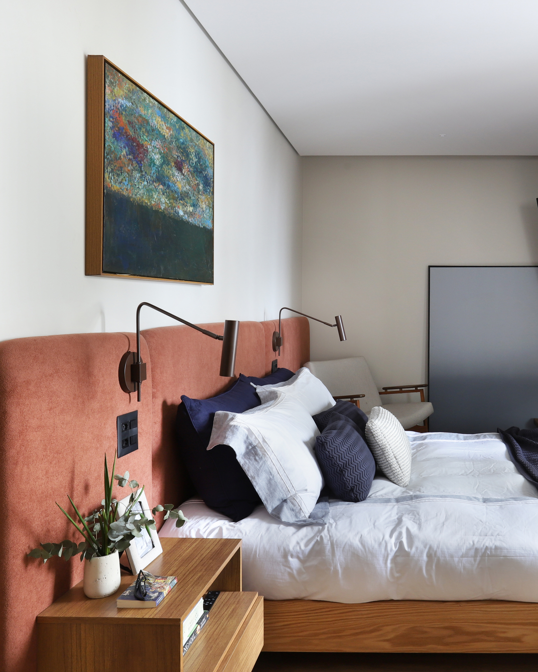 Projeto assinado pela Quattrino Arquitetura traduz funcionalidade, integração e conforto para um jovem casal em São Paulo