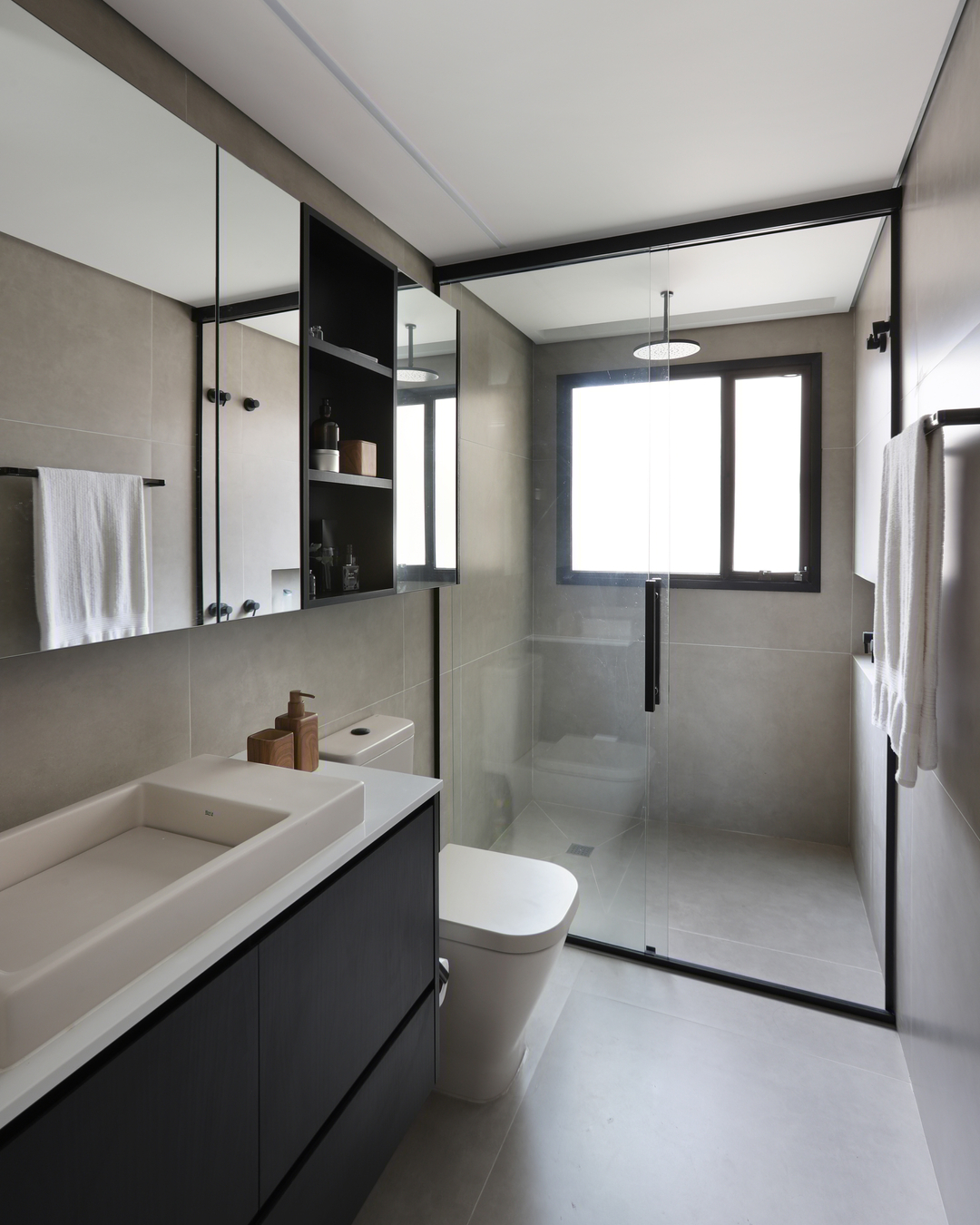 Projeto assinado pela Quattrino Arquitetura traduz funcionalidade, integração e conforto para um jovem casal em São Paulo