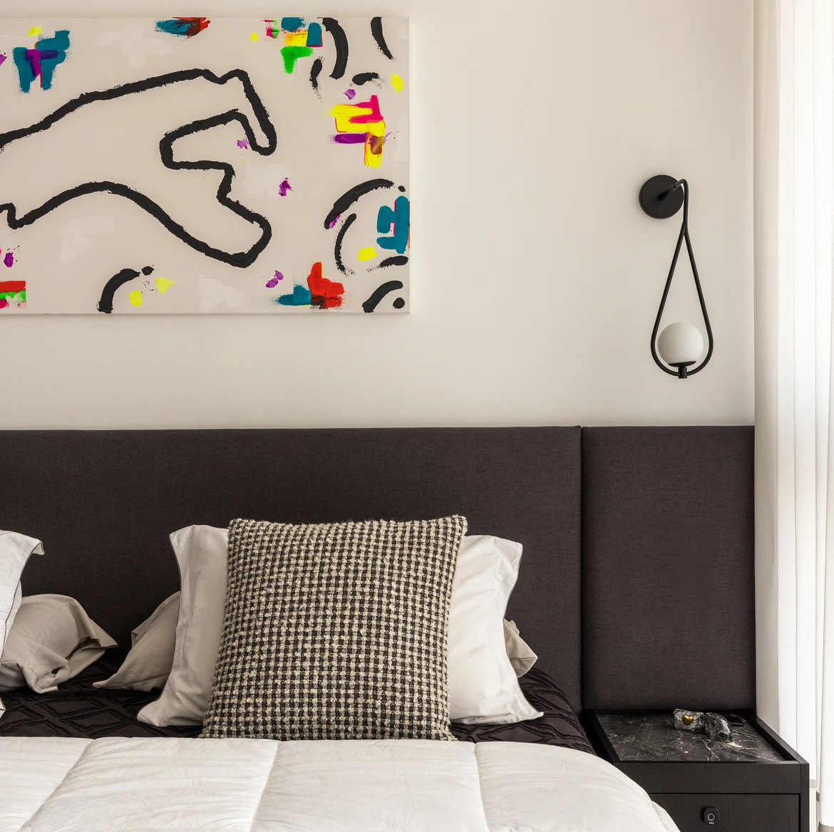 Dúplex de 160 m² revela como arquitetura silenciosa pode transformar o morar em experiência afetiva