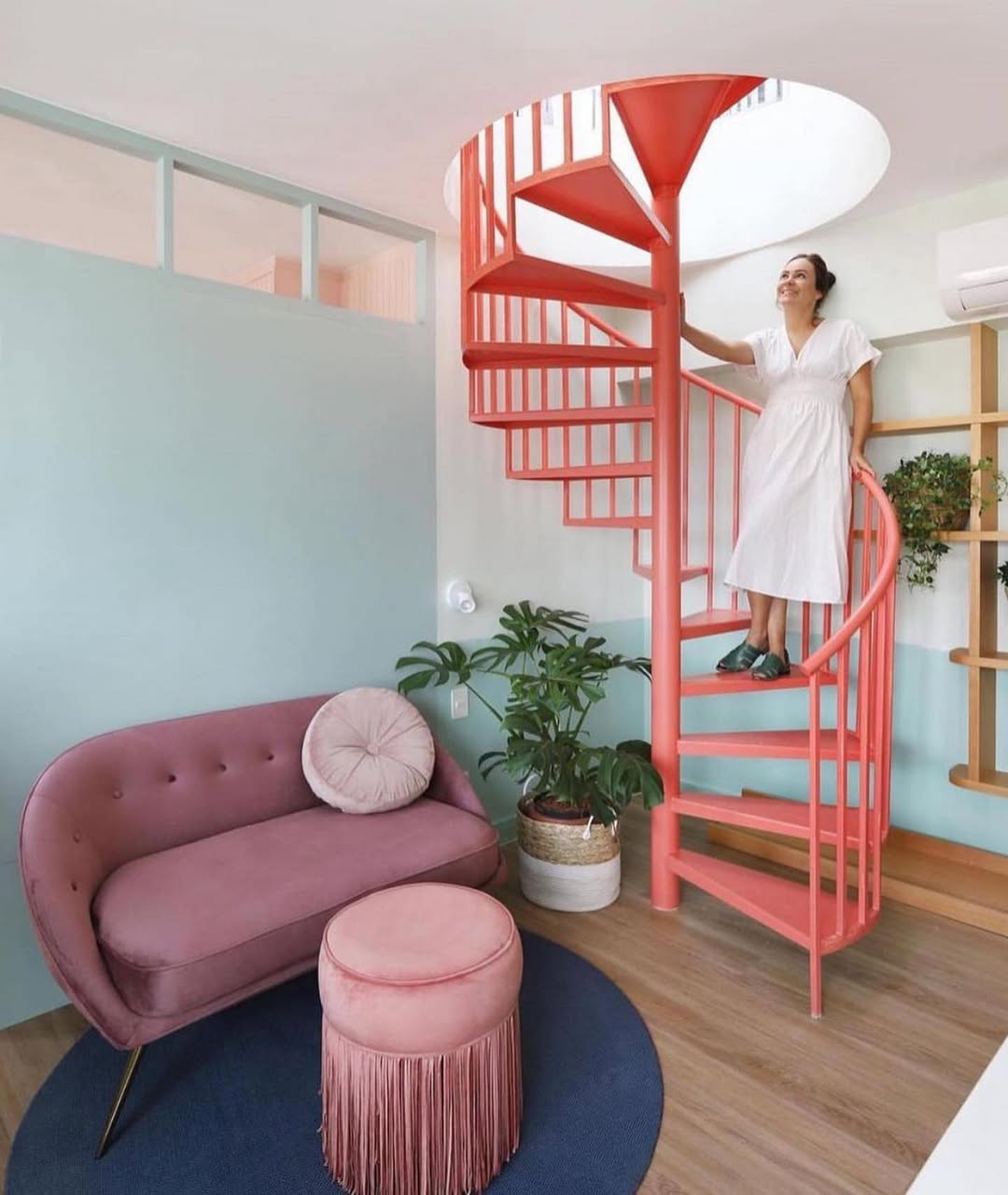 Kitnet de 35 m² ganha identidade com cores suaves e soluções inteligentes