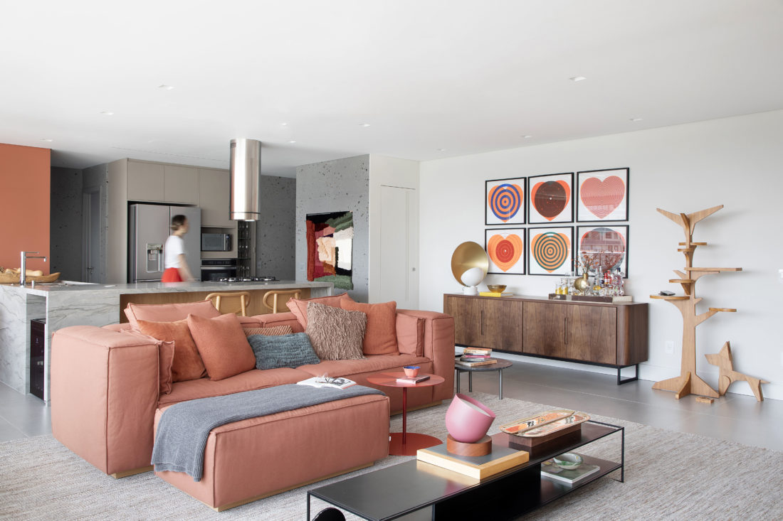 Apartamento dedicado à convivência transforma 178 m² em um refúgio para receber
