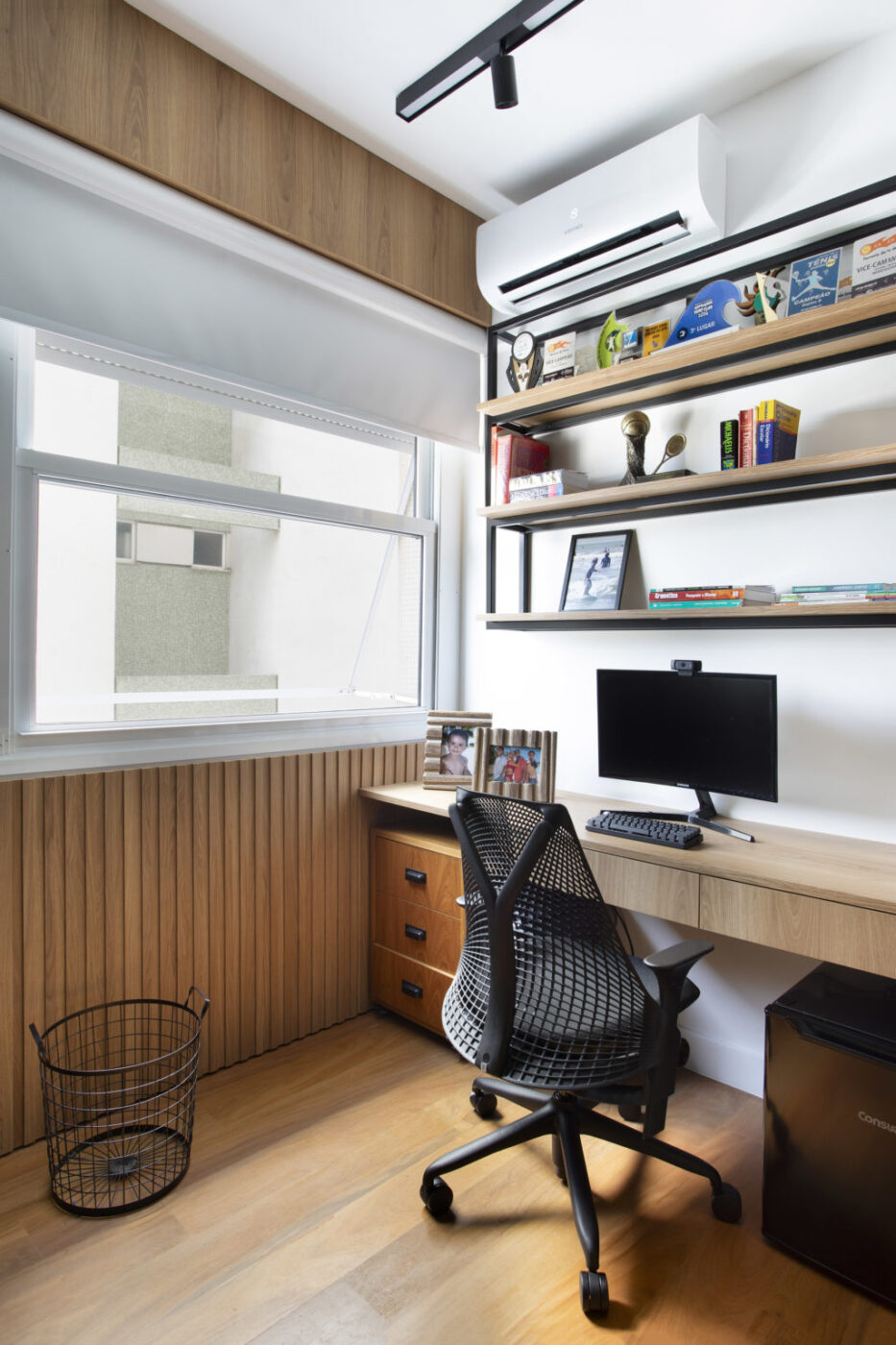 Apartamento voltado para a Lagoa aposta na fluidez dos espaços para criar um novo jeito de morar