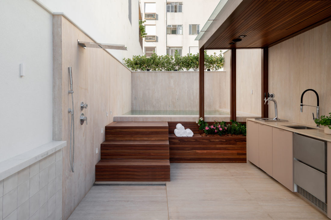 Cobertura no Leblon revela como o design contemporâneo pode criar um verdadeiro refúgio urbano