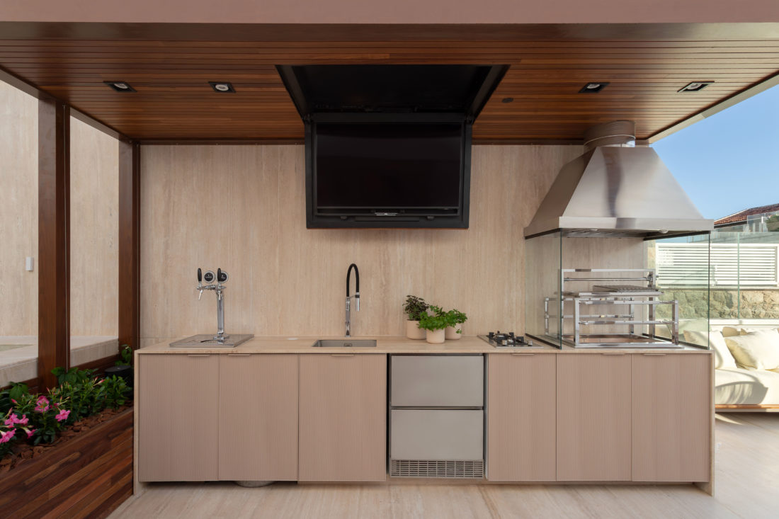 Cobertura no Leblon revela como o design contemporâneo pode criar um verdadeiro refúgio urbano