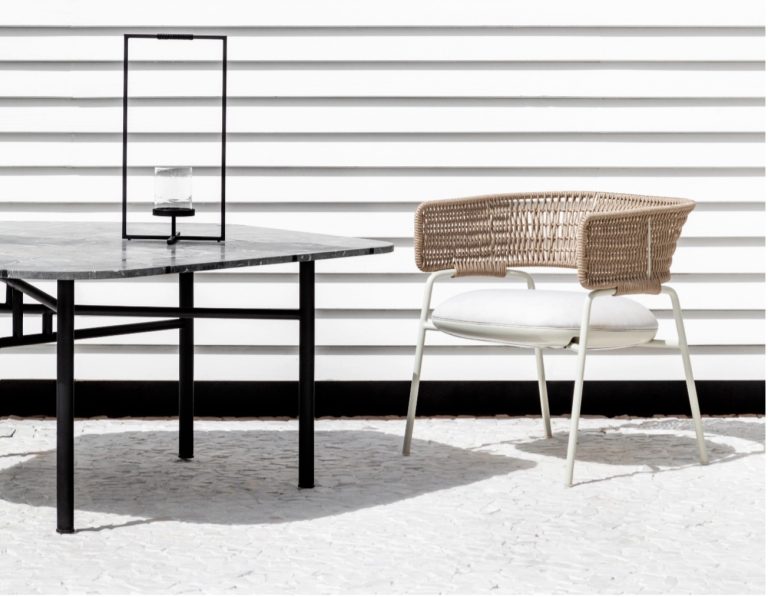 Mobiliário outdoor de design brasileiro aposta na permanência e na inovação silenciosa