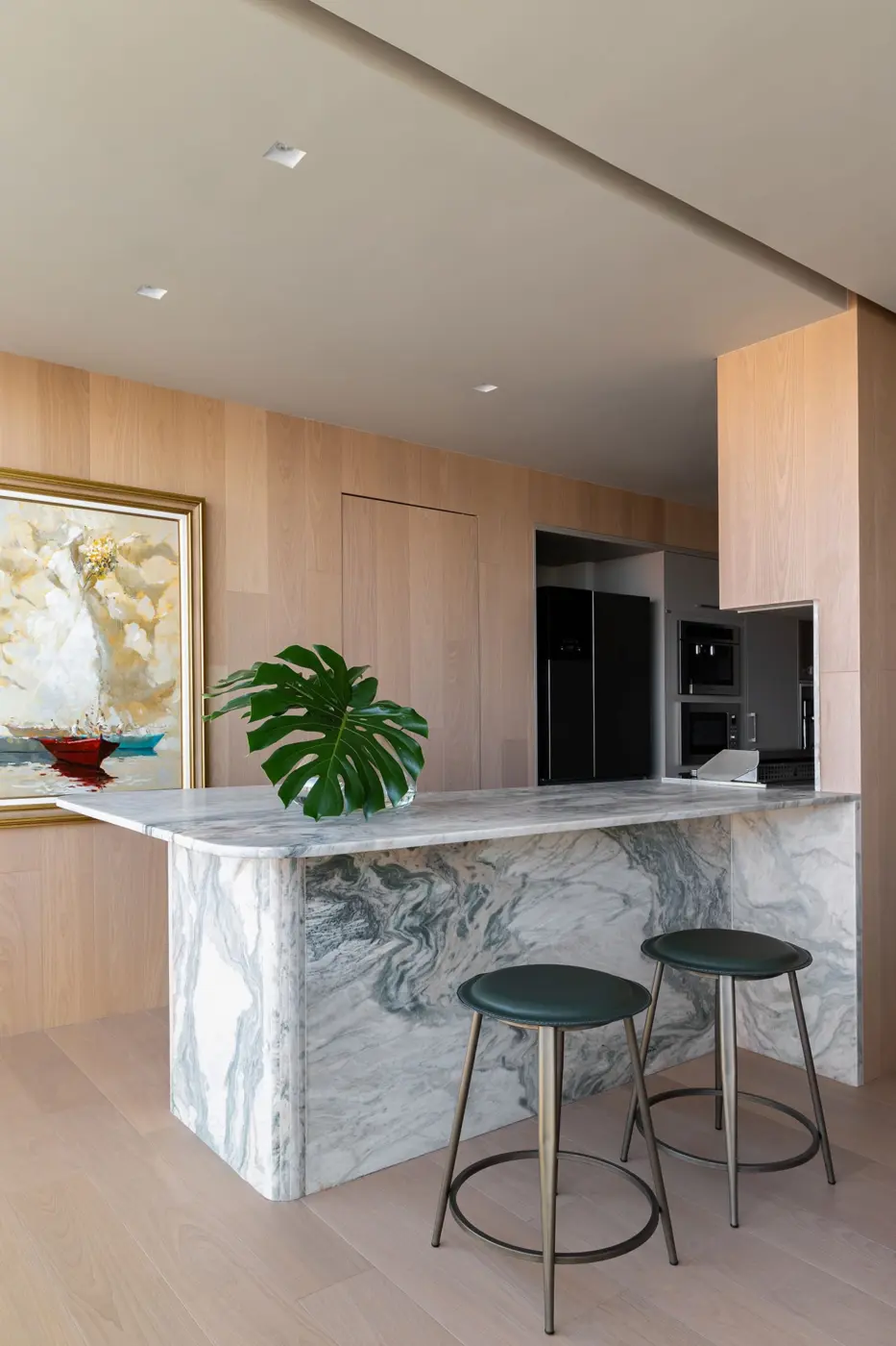 Reforma em Salvador cria lar afetivo e funcional em 150 m²