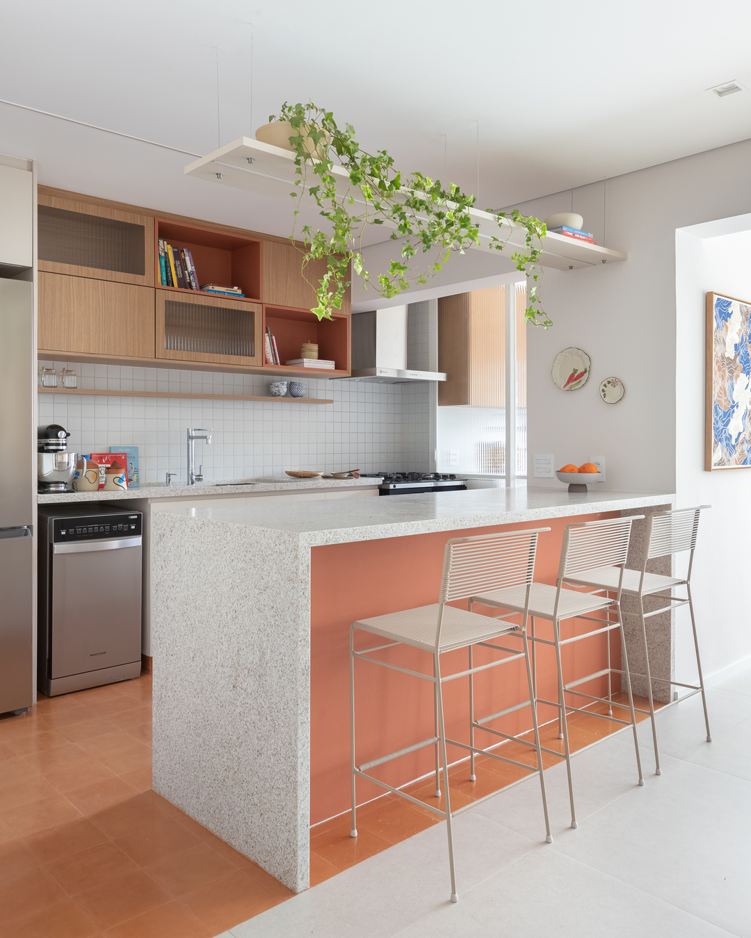 Apartamento de 113 m² ganha vida com cores, memórias e design afetivo em São Paulo