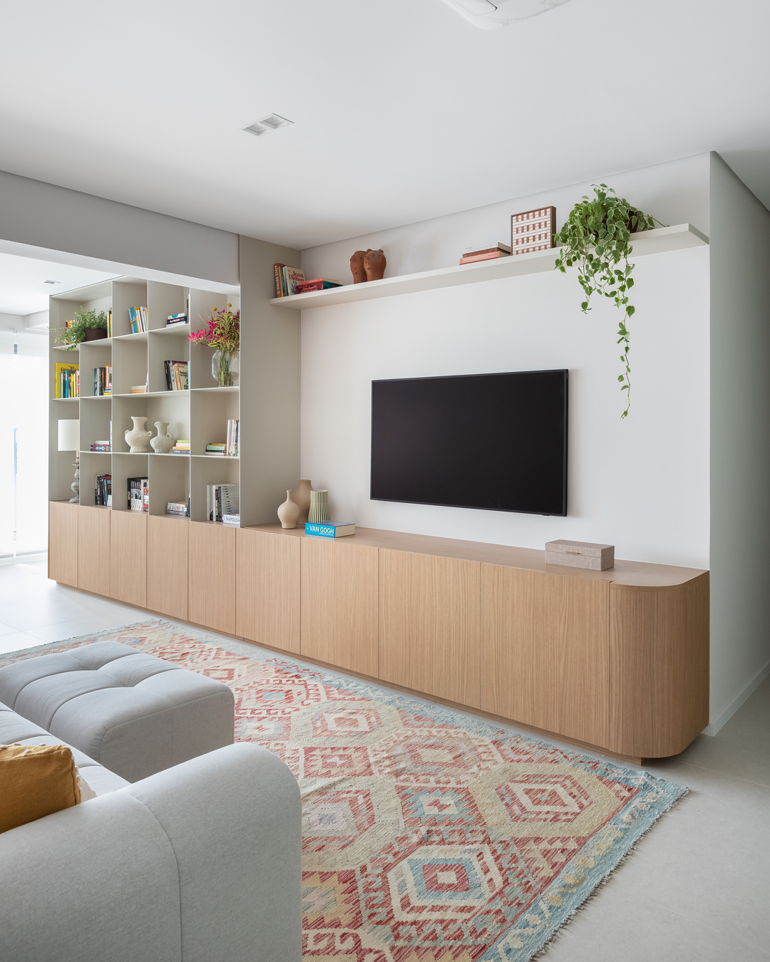 Apartamento de 113 m² ganha vida com cores, memórias e design afetivo em São Paulo