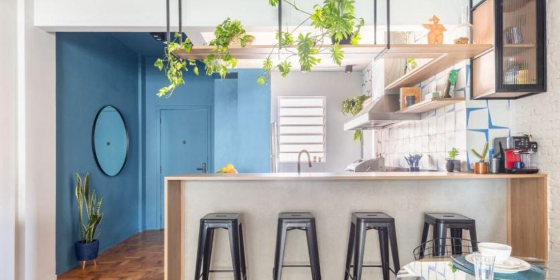 Localizado no bairro de Santa Cecília, um dos bairros mais boêmios de São Paulo, o apartamento teve a planta repensada em busca de mais leveza e pureza nas formas | Projeto BMA Studio | Foto: Guilherme Pucci