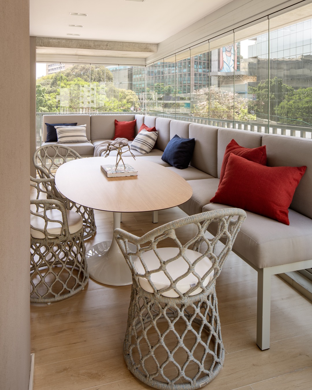 Apartamento em São Paulo traduz o encontro entre arquitetura, cotidiano e identidade