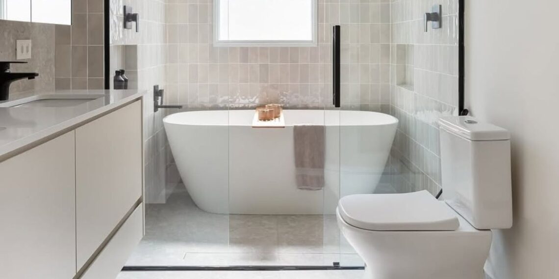 Instalar uma banheira em apartamento não é só trocar o box — entenda os riscos