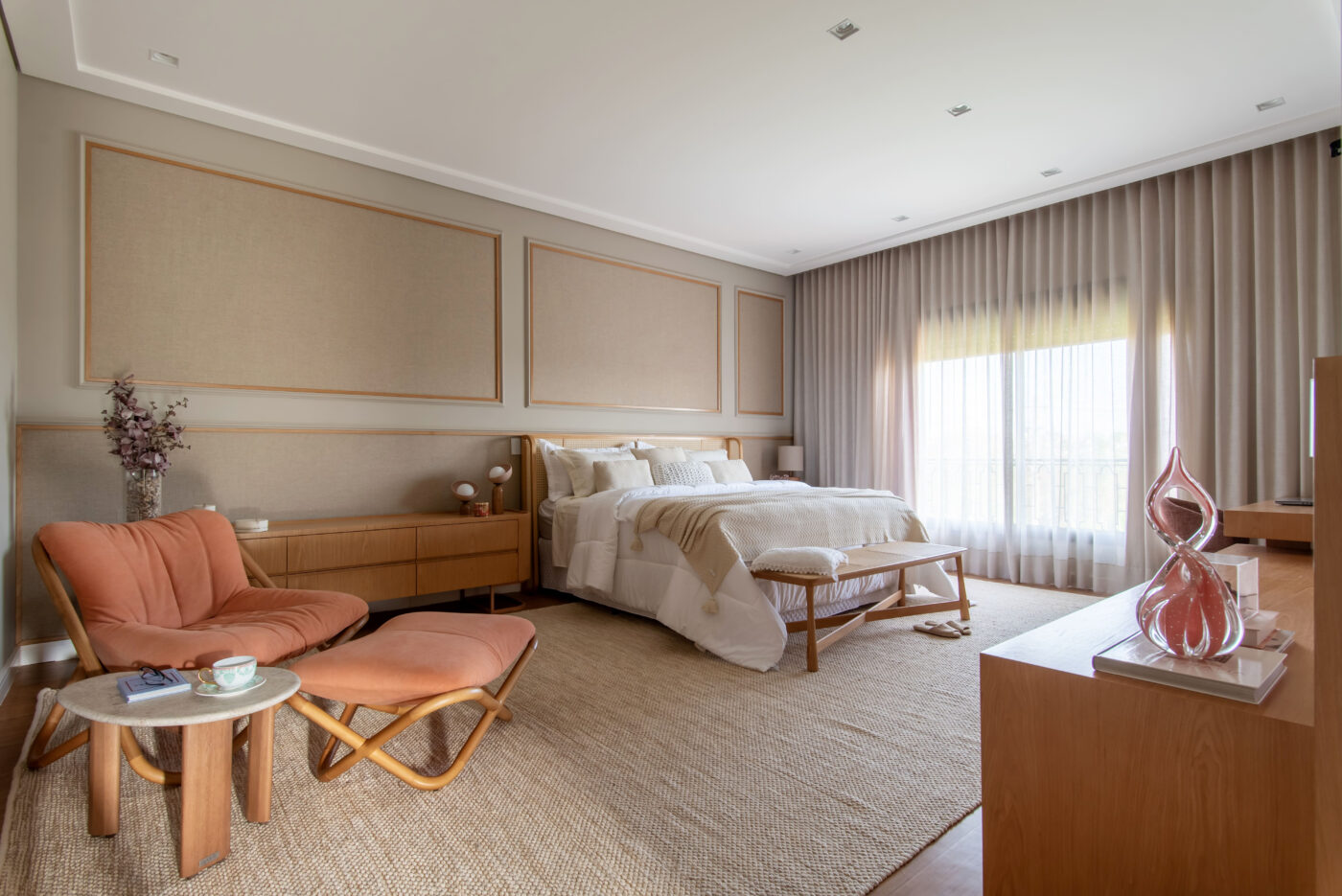 Cortineiros: o detalhe silencioso que muda a leitura do ambiente