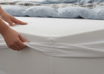 Lençol de elástico que fica no lugar a noite toda: o segredo está na medida exata do seu colchão