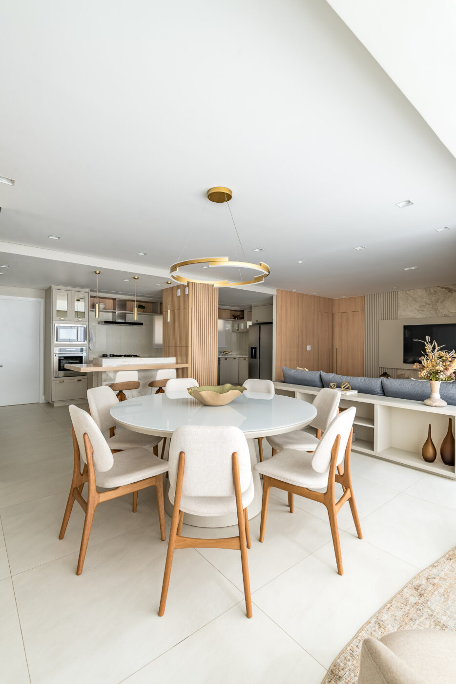 Como definir a mesa de jantar para ambientes compactos