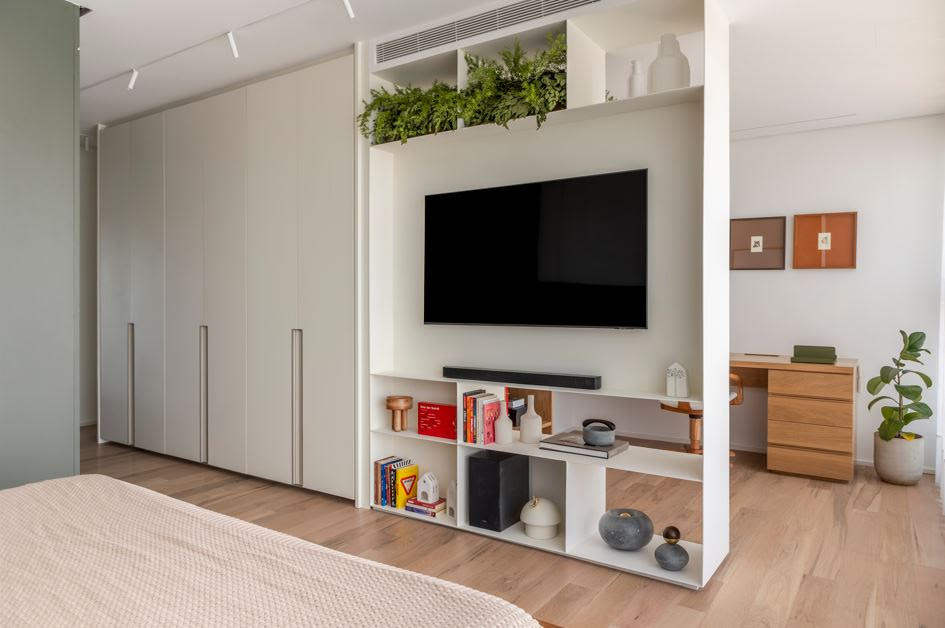 Modernidade arrojada é apenas uma das razões para adotar as estantes de serralheria nos projetos de interiores