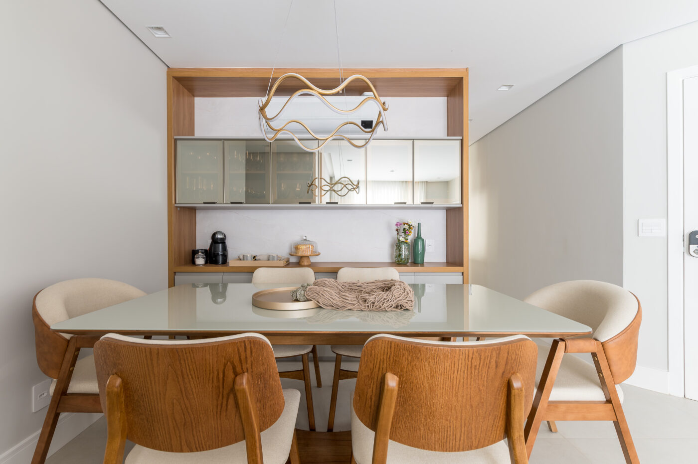 4 erros na sala de jantar que pode estar comprometendo toda a sua decoração