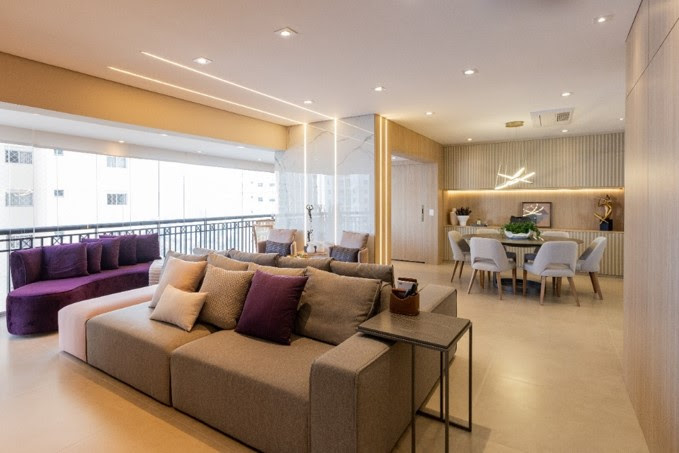 Sofá-ilha ou sofá-retrátil? O que muda no conforto e no visual da sala