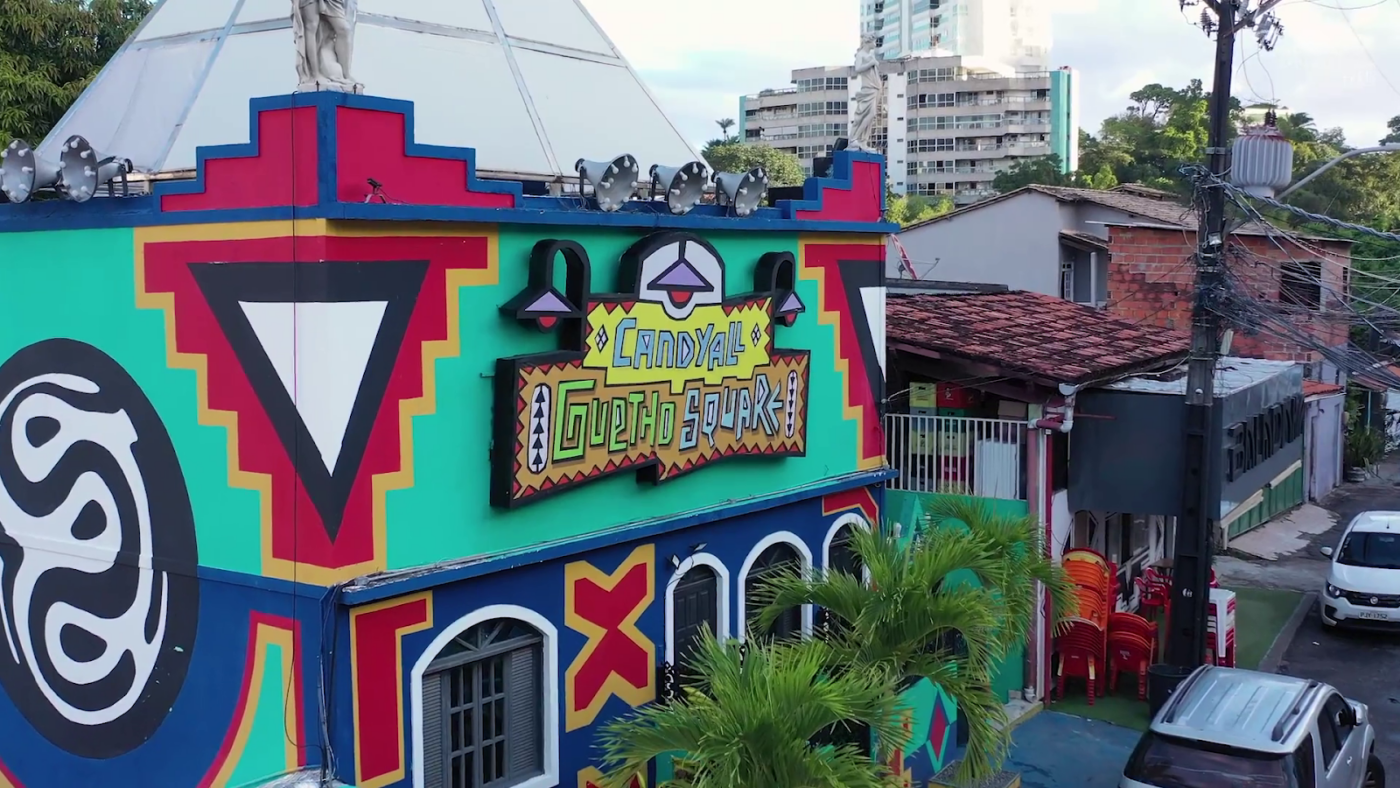 Impulsionado por Carlinhos Brown, Candeal se torna território vivo da cultura baiana e ganha novos espaços mobiliados pela Tidelli