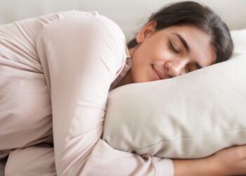 Seu travesseiro está te sabotando enquanto você dorme? Conheça os sinais de que chegou a hora de trocar