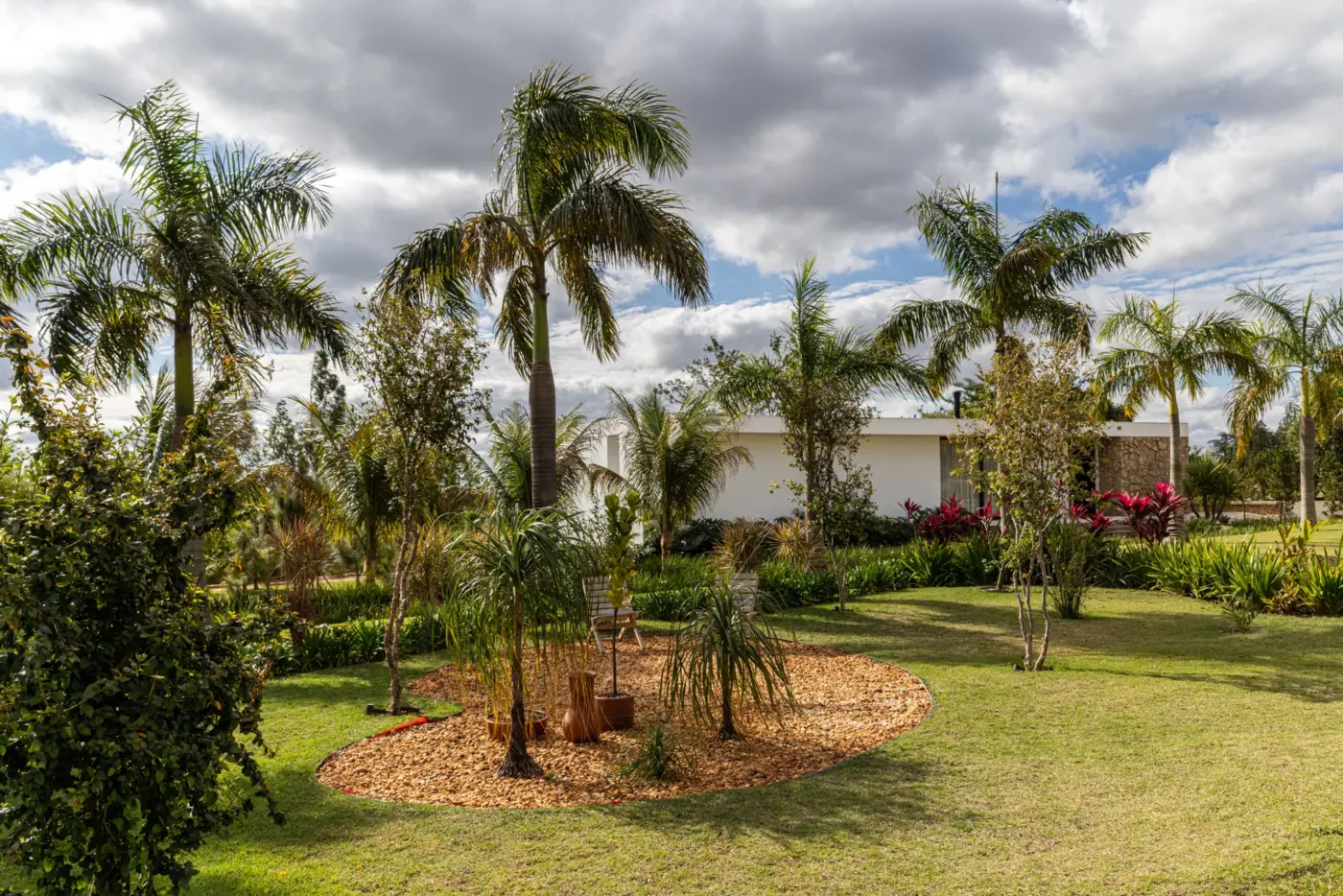 Minimalismo de quem sabe o que quer: a Chácara FL projetada por Maicon Liv