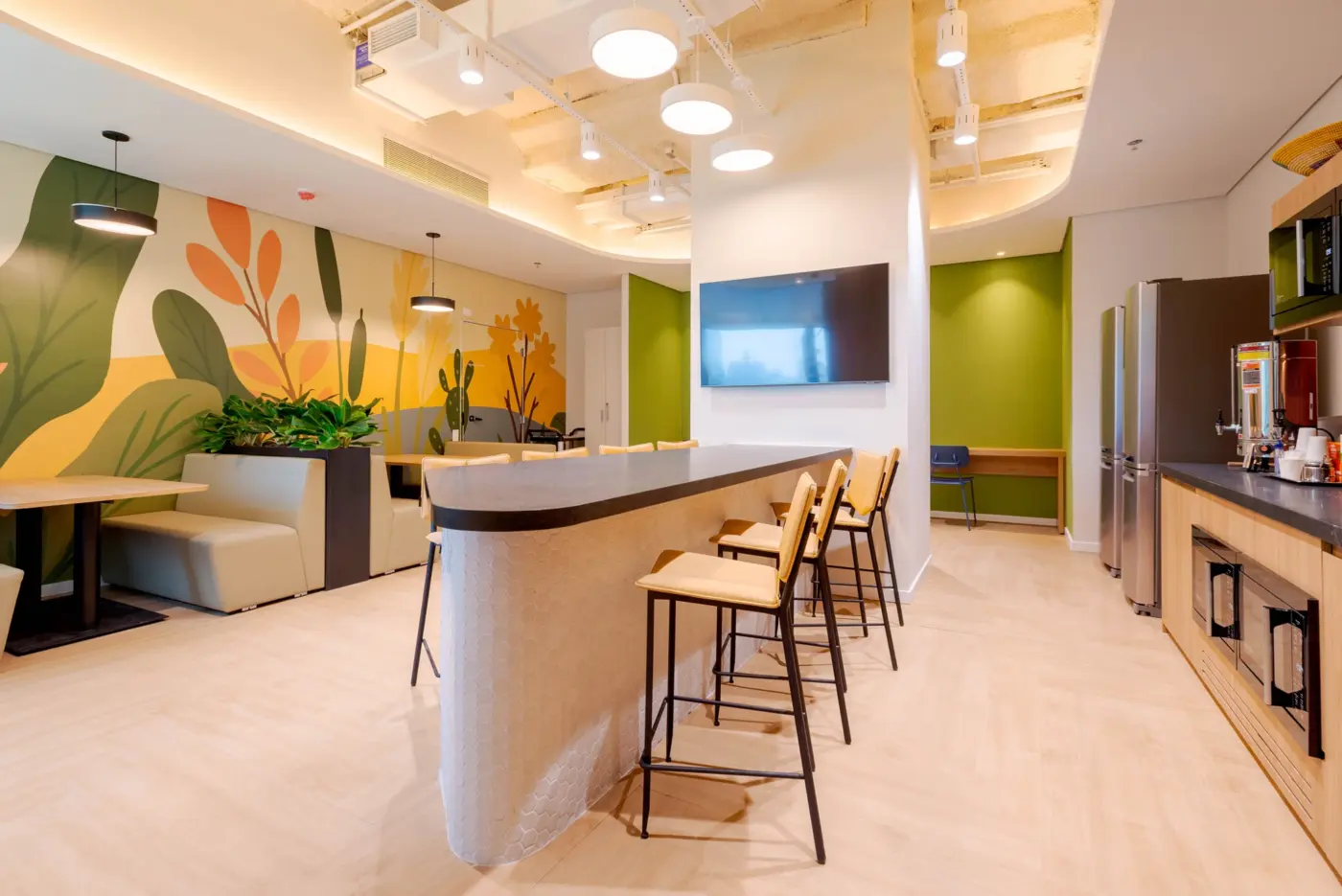 Escritório e laboratório integrados: como a arquitetura corporativa redefine o ambiente de trabalho em São Paulo