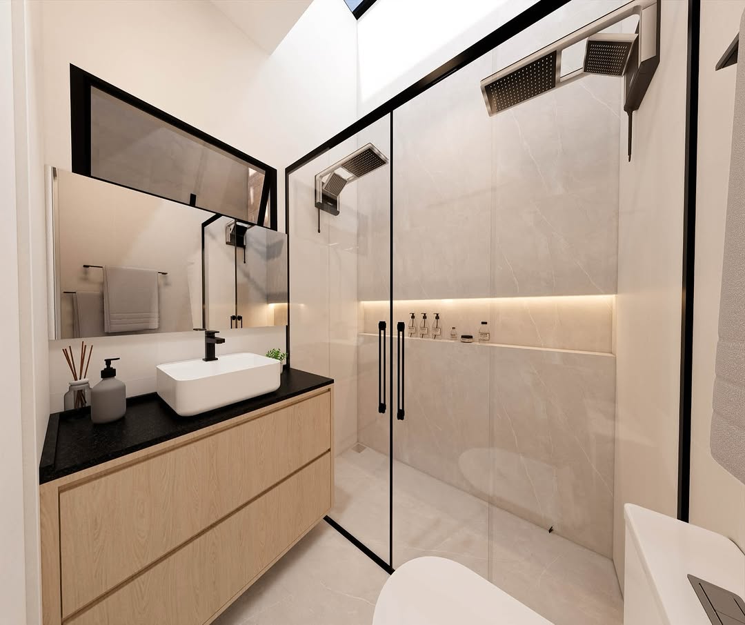 Claraboia no banheiro amplia, ventila e ilumina — mas exige projeto técnico preciso