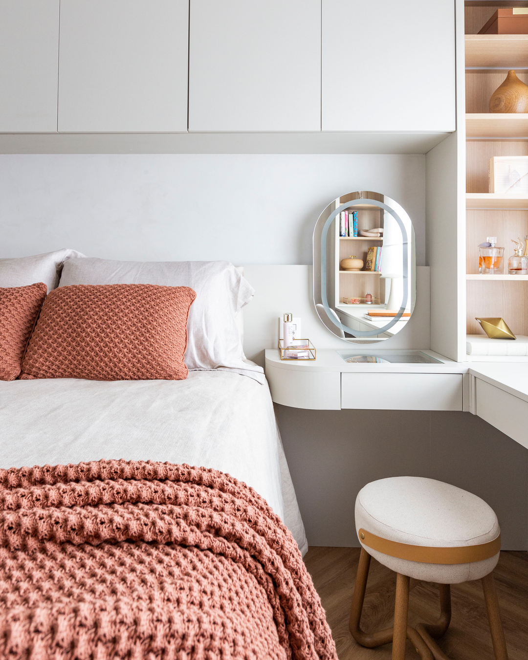 Cloud Dancer é a protagonista deste apartamento de 60 m² em Moema