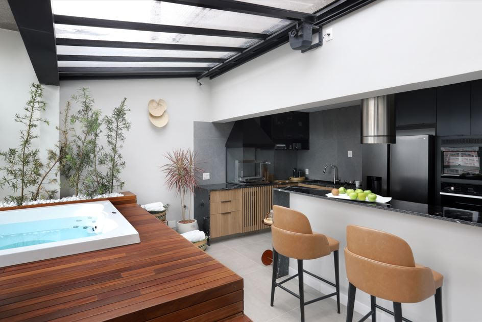 Cobertura para áreas externas: como escolher o sistema ideal para luz natural, ventilação e proteção eficiente