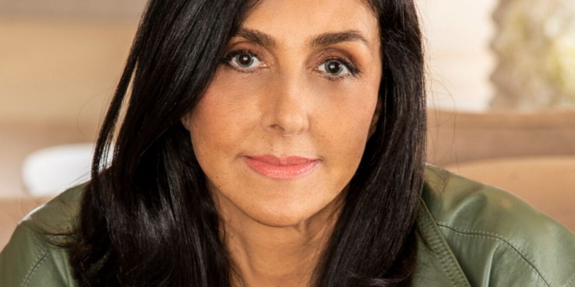 À frente de seu escritório homônimo, a arquiteta Denise Barretto retorna à mostra para celebrar seus 30 anos de participação na Mostra Artefacto e também os 50 anos da marca | Foto: Rômulo Fialdini