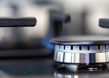 Queimador desnivelado no fogão: o que fazer para suas panelas aquecerem por igual novamente