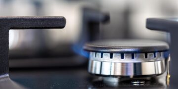 Queimador desnivelado no fogão: o que fazer para suas panelas aquecerem por igual novamente