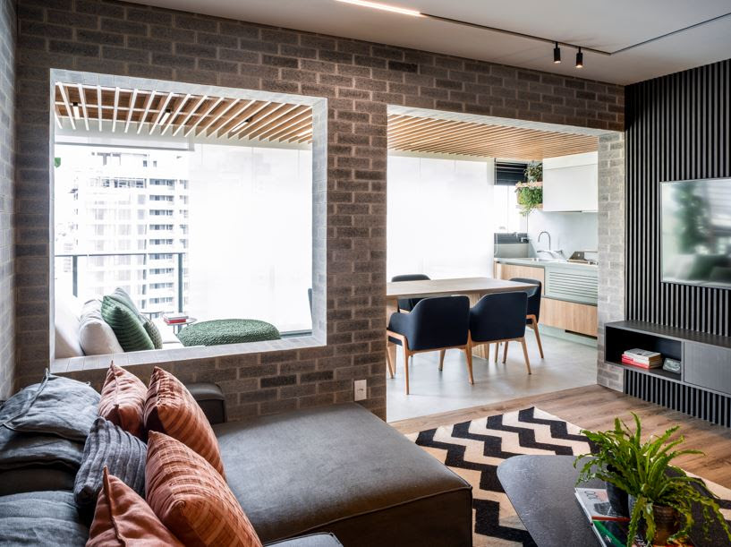 Reforma de apartamento de 60 m² em São Paulo aposta em madeira e linguagem masculina contemporânea