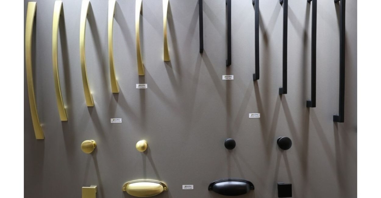 Puxadores modernos: do embutido ao push-to-open, o que muda no design da marcenaria planejada