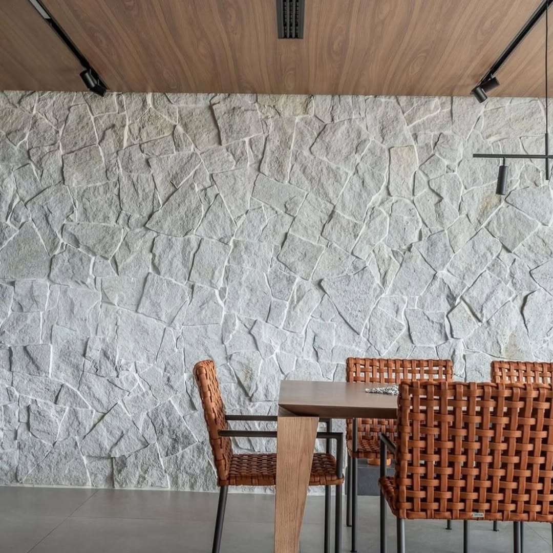 4 pedras naturais que elevam projetos de arquitetura com textura, profundidade e presença real