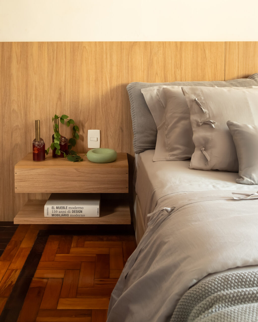 Apartamento de 53 m² no Leblon une design autoral brasileiro, azul e memória afetiva em projeto integrado