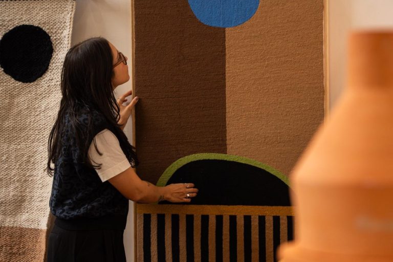 Textura, tato e tecnologia: a virada do têxtil no design contemporâneo e o que muda na sua casa