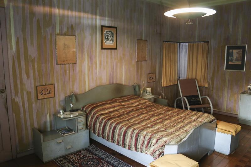 A casa que virou escândalo em Curitiba: quando um banheiro dentro do quarto era considerado imoral