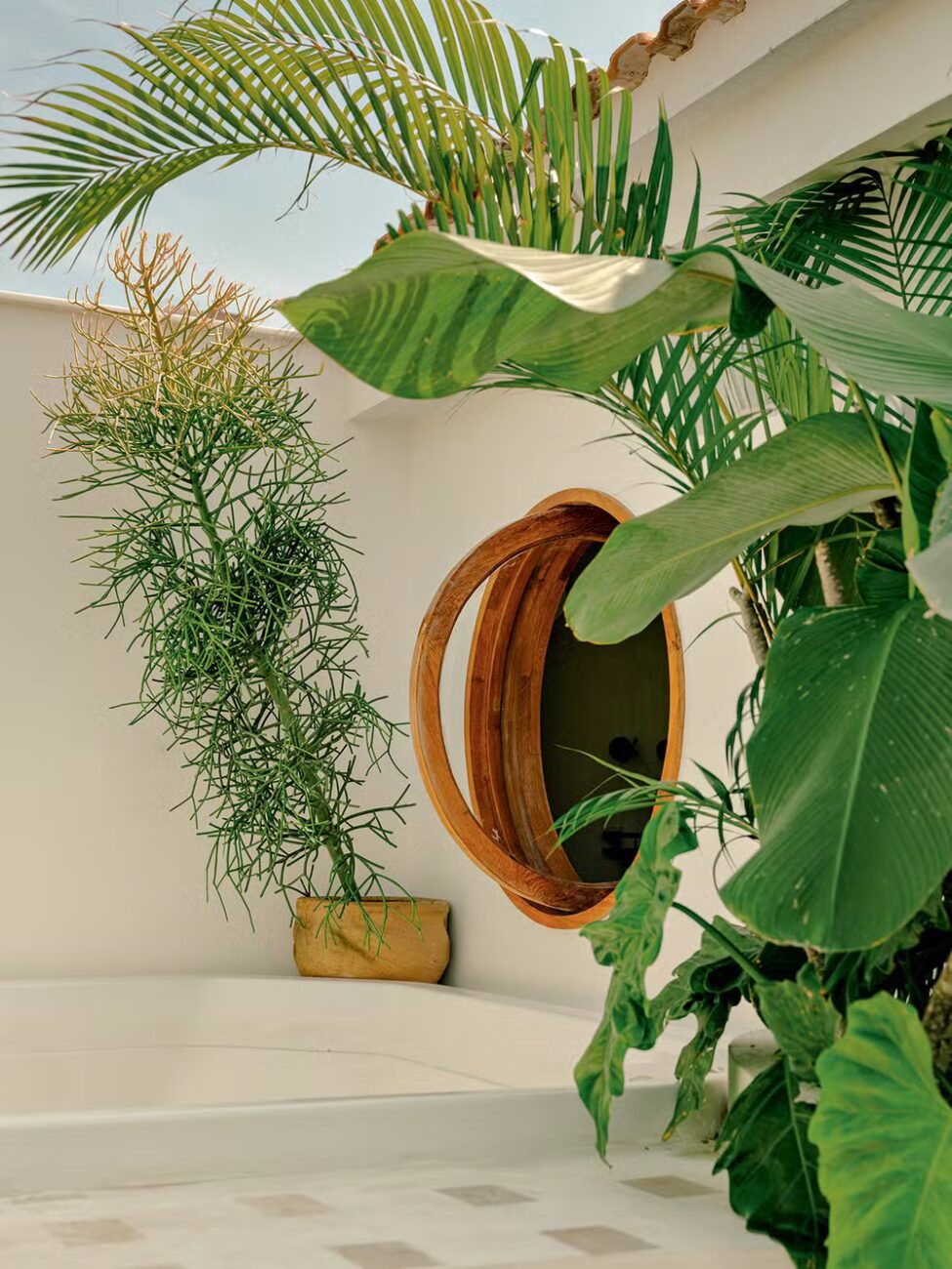 Quando 97 m² parecem muito mais: a cobertura sem paredes que respira Copacabana