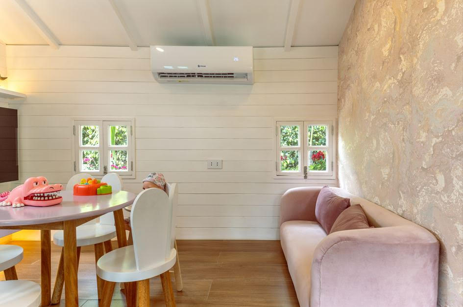 Projeto de arquitetura cria casinha de boneca em tamanho real