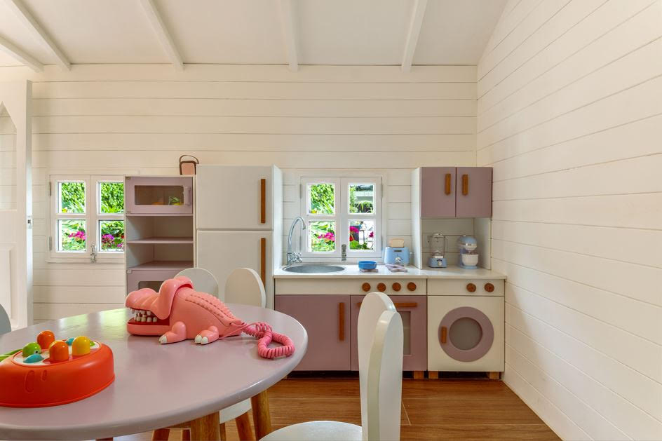 Projeto de arquitetura cria casinha de boneca em tamanho real