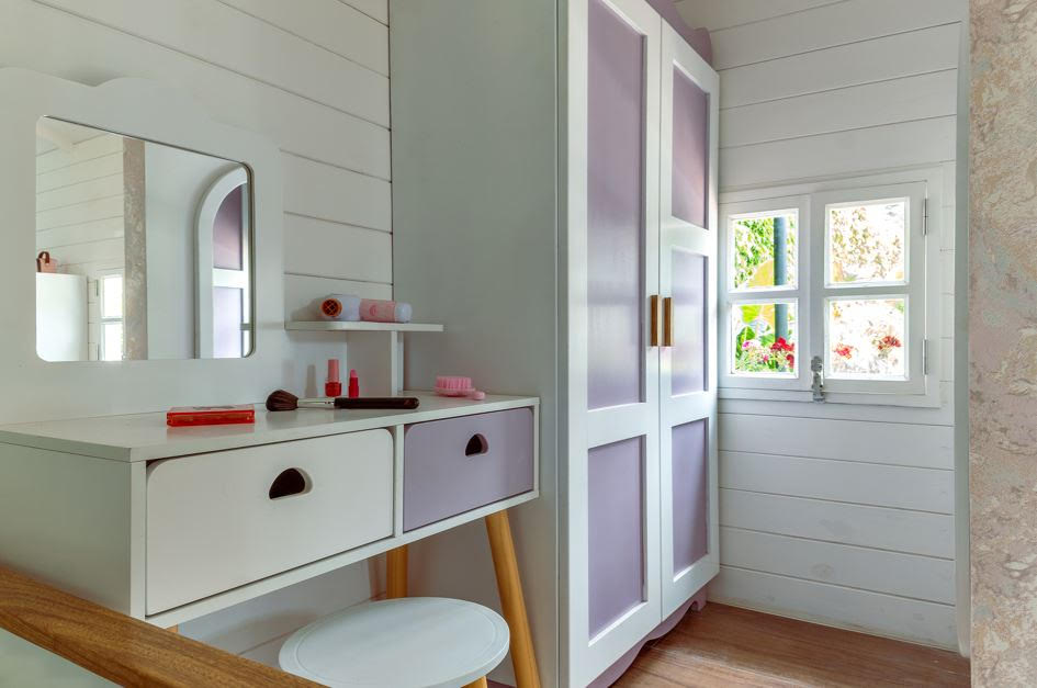 Projeto de arquitetura cria casinha de boneca em tamanho real