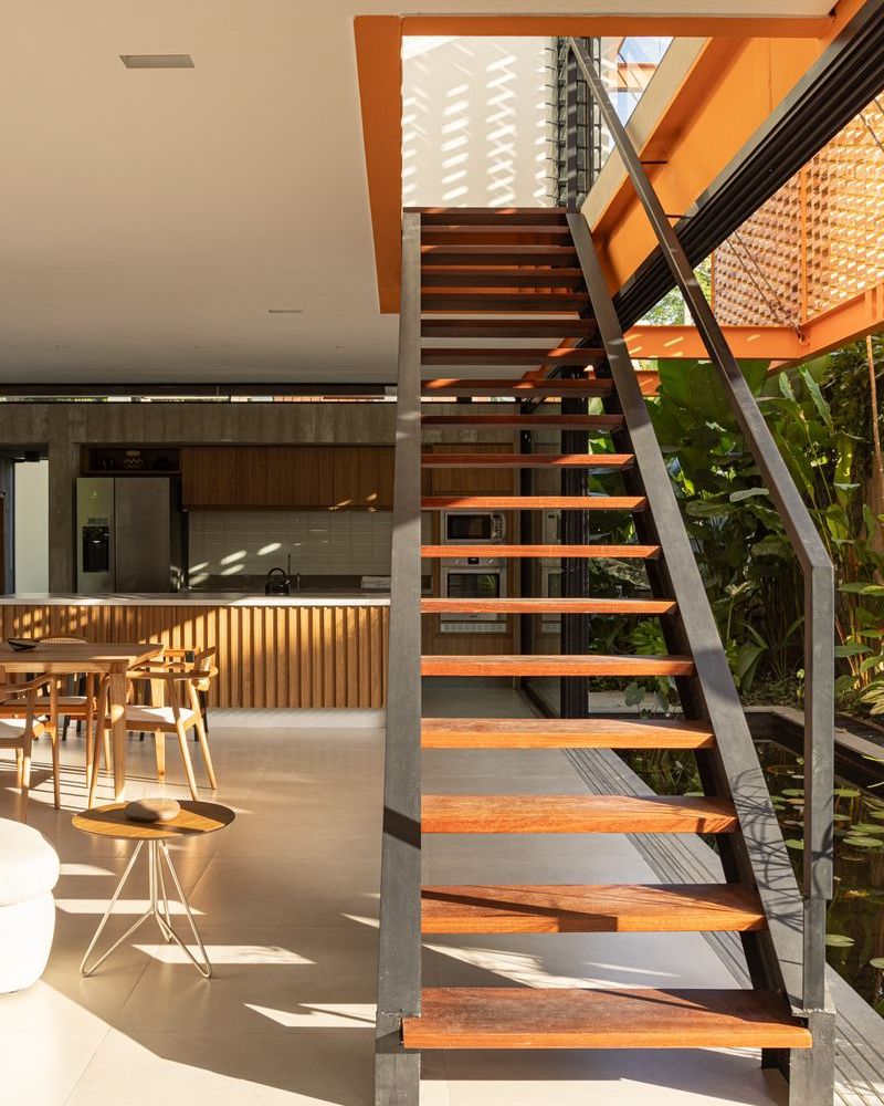 Casa Pupunha: a residência em Manaus projetada ao redor de uma palmeira nativa