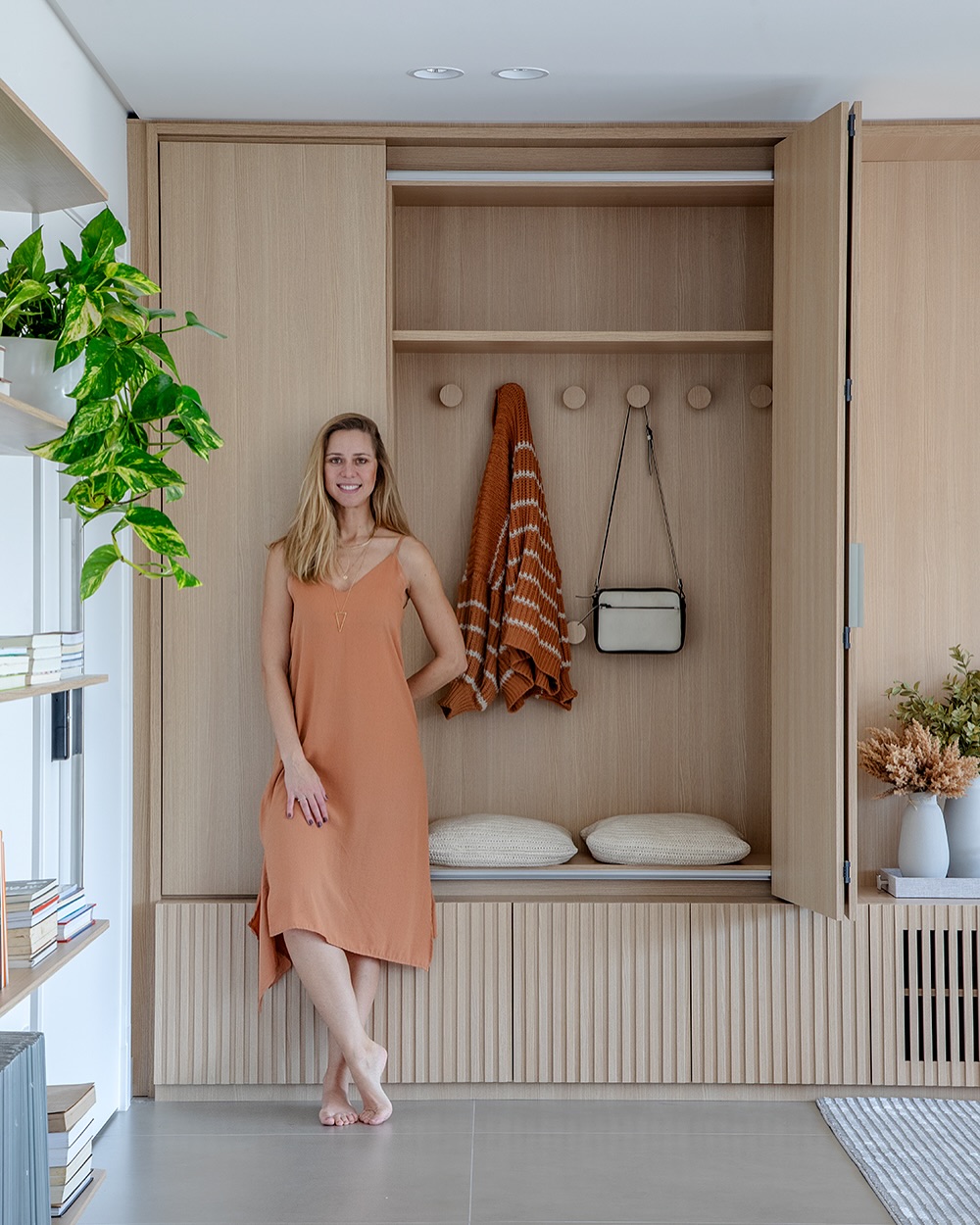 Chapeleira: 5 projetos que mostram como ter um hall de entrada funcional e elegante