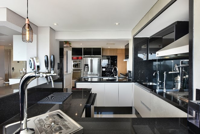 Cozinhas conectadas com as áreas gourmet potencializam o setor gastronômico nos projetos residenciais