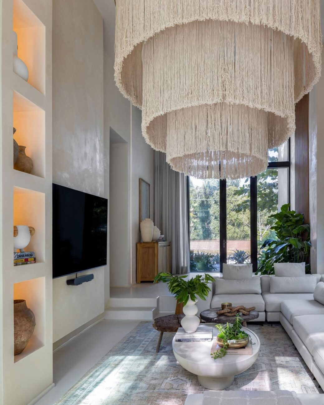 Design de interiores com estética de Tulum redefine o luxo em Miami com pedras, estuque e artefatos mexicanos