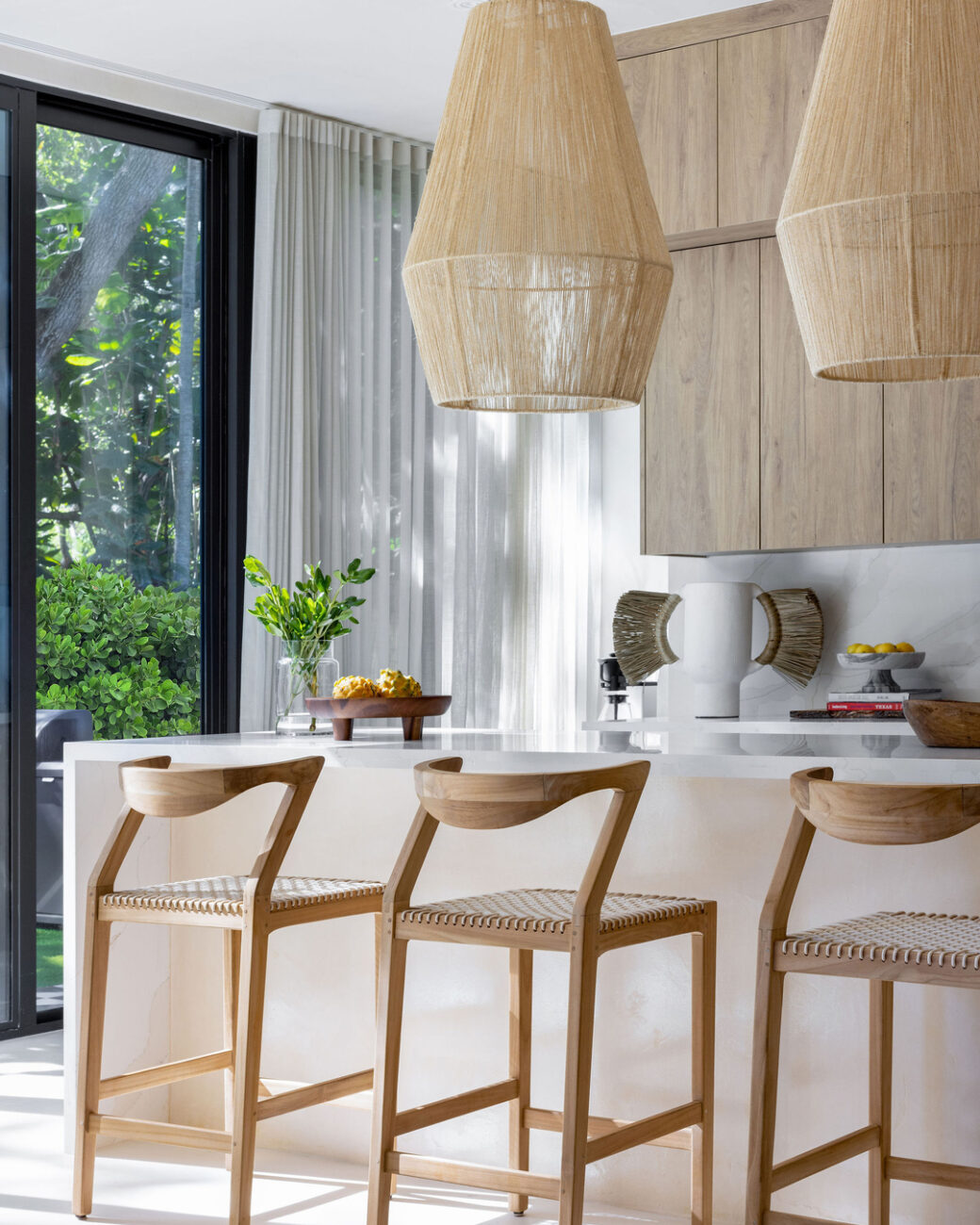 Design de interiores com estética de Tulum redefine o luxo em Miami com pedras, estuque e artefatos mexicanos