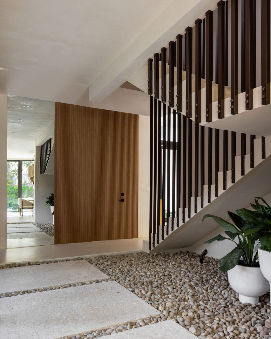 Design de interiores com estética de Tulum redefine o luxo em Miami com pedras, estuque e artefatos mexicanos