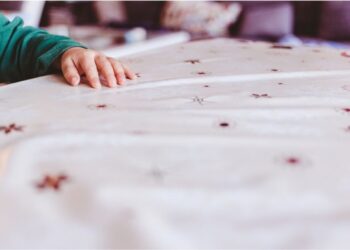 Indústria de colchões brasileira monitora impactos da crise geopolítica no abastecimento nacional